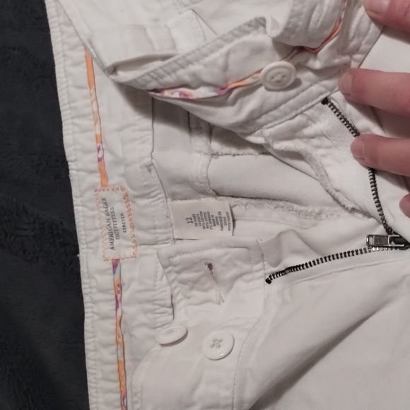American Eagle white capris - Picture 2 of 9